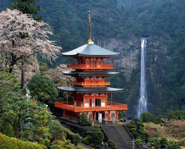 Seiganto-ji-temple-Nachi-falls