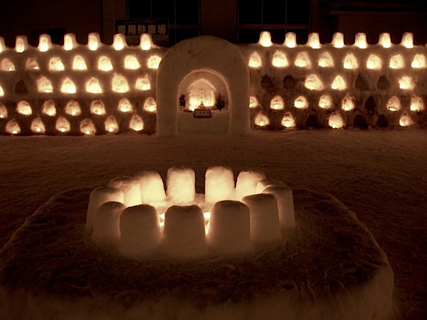 kamakura-lanterns-wall